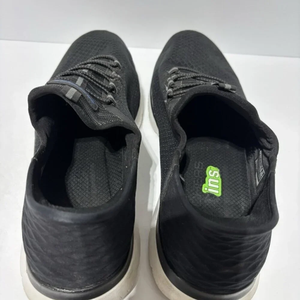 Skechers men’s hands
